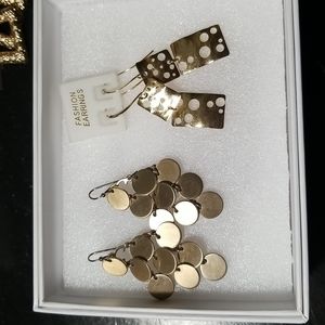 Lot of 2 gold plated dangling earrings